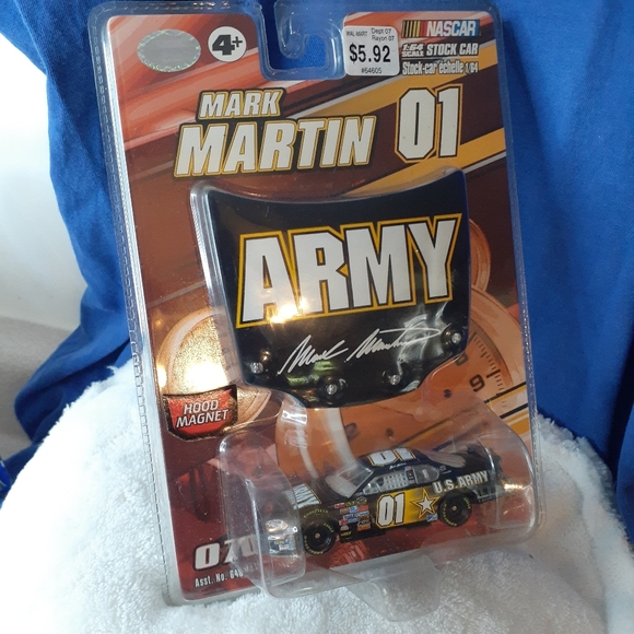 1997 Nascar Stock Mark Martin #1 US Army Die Cast w/ Hood 🧲 $12.50🇨🇦Shipping - Picture 5 of 14